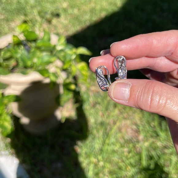 14K white Gold & Genuine Diamond Earrings! - Picture 3 of 5